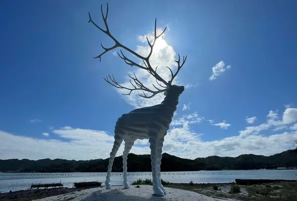 白い鹿のオブジェ