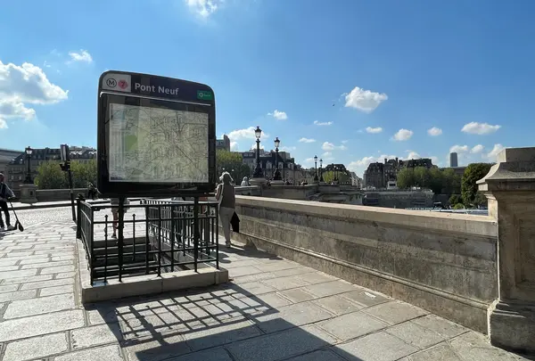 ポン・ヌフ駅(Station Pont Neuf)