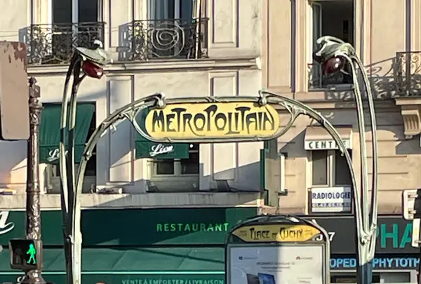 プラス・ドゥ・クリシー駅(Station Place de Clichy)