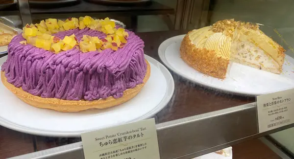 紅芋、栗、巨峰など旬の食材を使用したケーキ