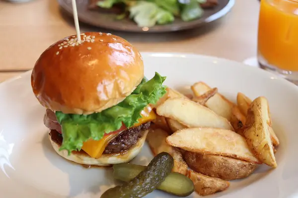 ハンバーガーが大きい