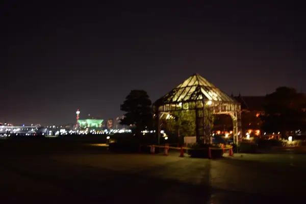 赤レンガ倉庫横のベンチ