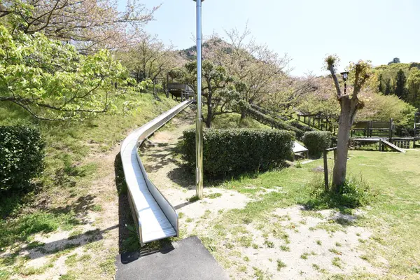 ローラー滑り台