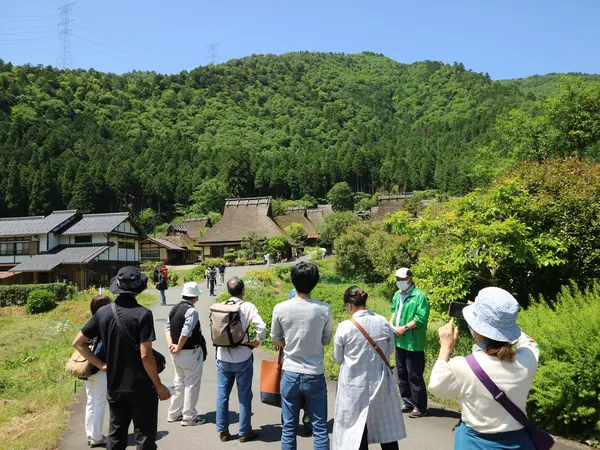 少人数でじっくりガイドウォークを楽しめる