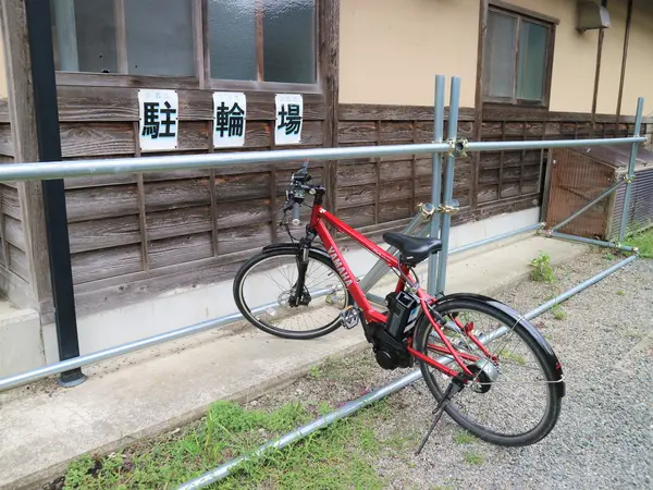 かやぶきの里は自転車を駐輪場にとめて、歩いて散策♪