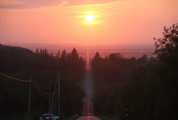 天に続く道