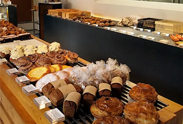 BLUFF BAKERY (ブラフ ベーカリー)