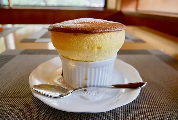 六盛 スフレ・カフェコーナー茶庭