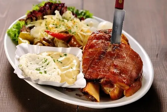 Pečené koleno 600g