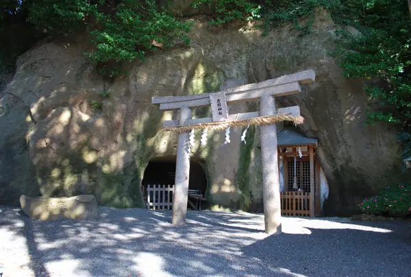 岩樟神社