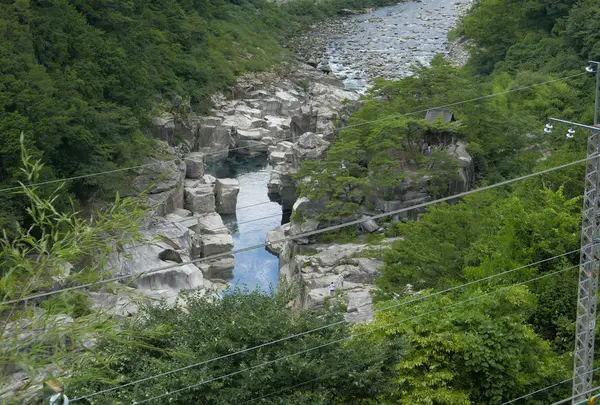 寝覚の床は遥か眼下に