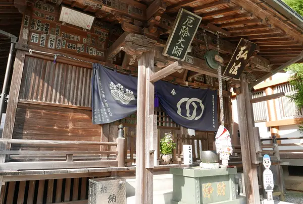 弘法様はこちらへ