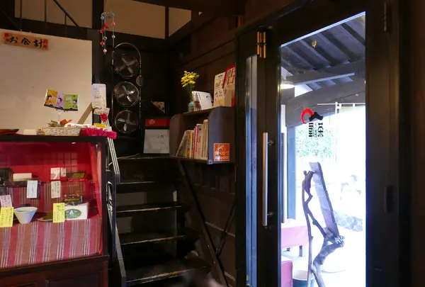 2階は占いの店だそうです