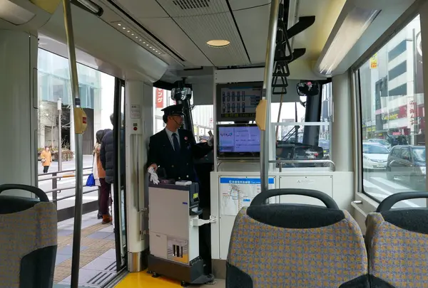 出入り口はワイドオープン