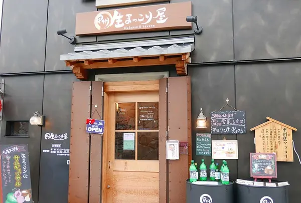 手前の倉庫街