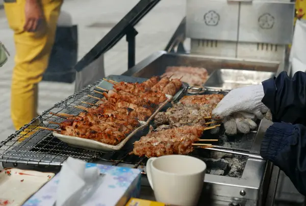 こちらは焼き鳥屋さん