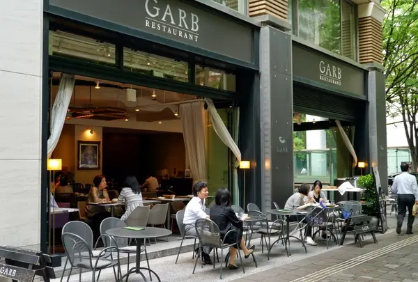 緑の中のCAFE GARB
