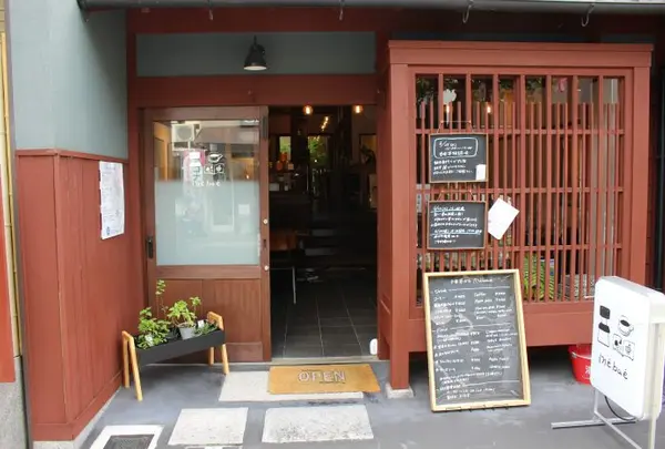 絵本カフェ Mébaé （めばえ）