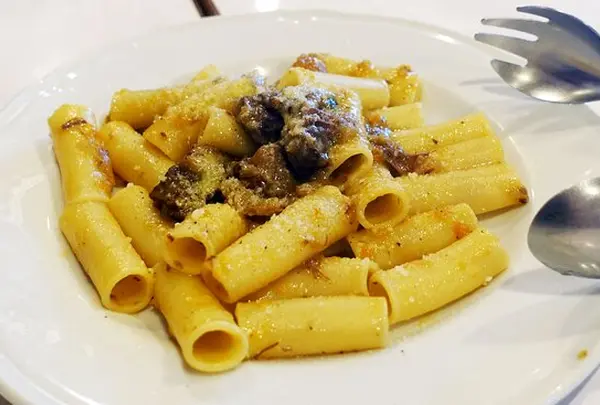 トラットリア・マッケローニ