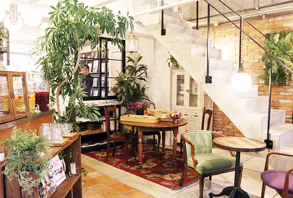 Renovation Book Cafe