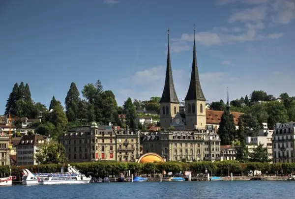 ホフ教会(Hofkirche St. Leodegar)
