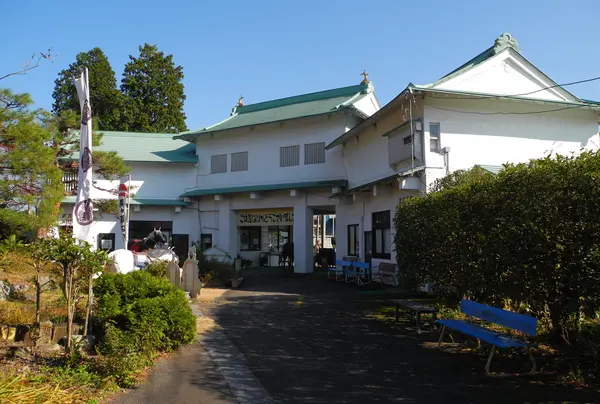 入口の二階は資料室