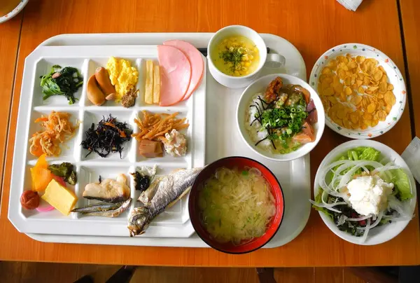 食事はバイキング