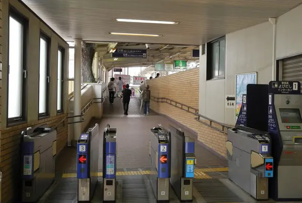 上りと下りは別ホーム