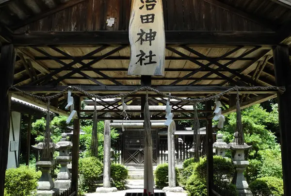 もう少し飾り気があっても