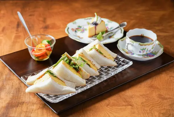 菜の花チキンサンド 700円