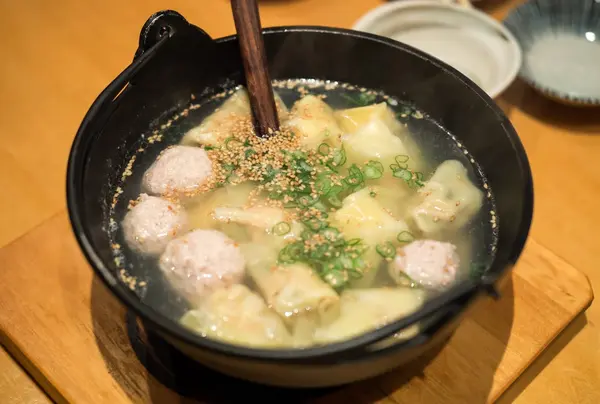 炊き餃子 950円