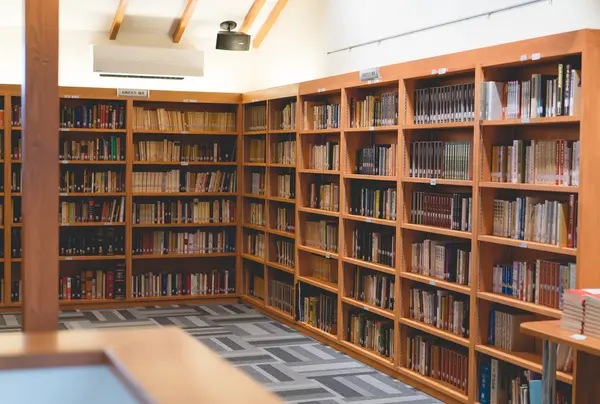 二階の図書館