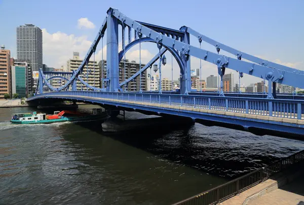 雄々しいアーチ