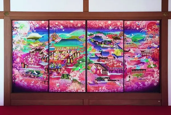 突如、モダンアート出現