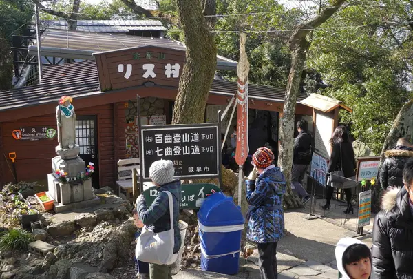 今も大人気のリス村