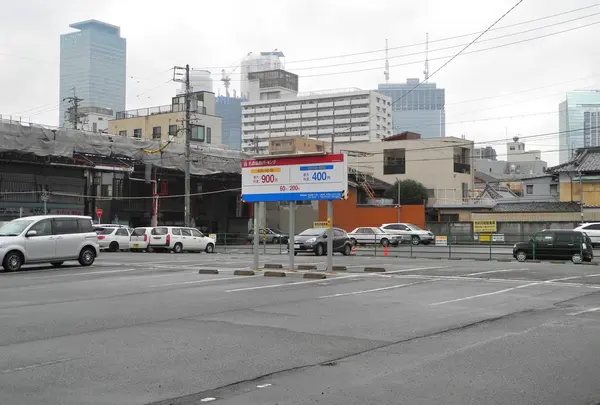 名古屋駅前の光と影