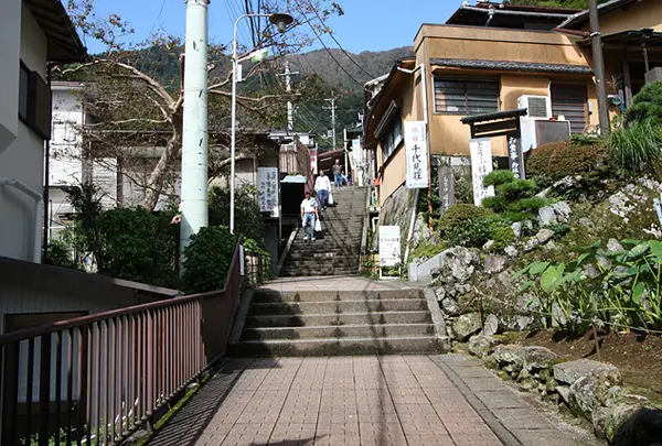 大山こま参道