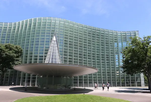 国立新美術館