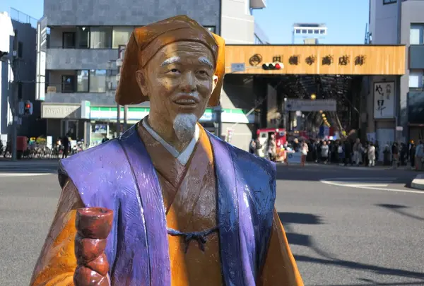 三英傑プラス黄門様がいる交差点