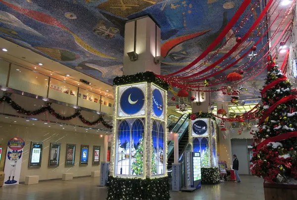 中日ビルロビーのクリスマスツリー