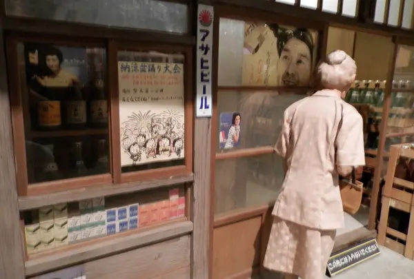体を屈めなきゃディテールが細見できない！
