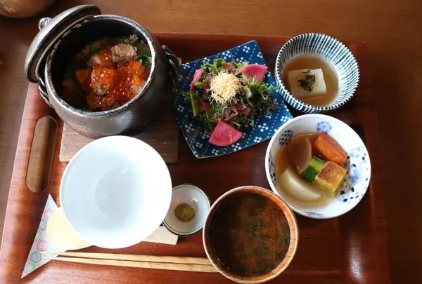 鎌倉土鍋ごはんカエデナ