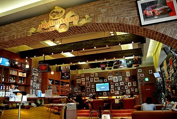 アレッサンドロ ナニーニ カフェ