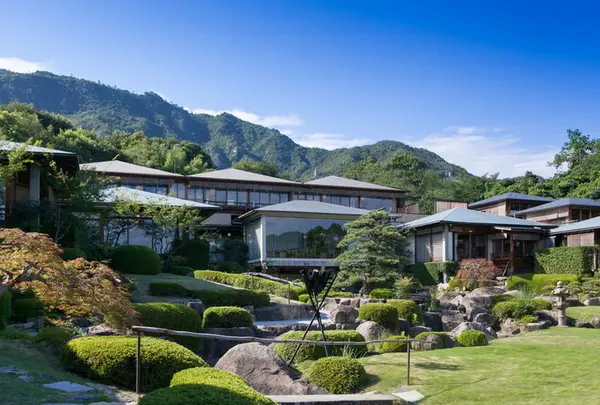 庭園の宿 石亭 