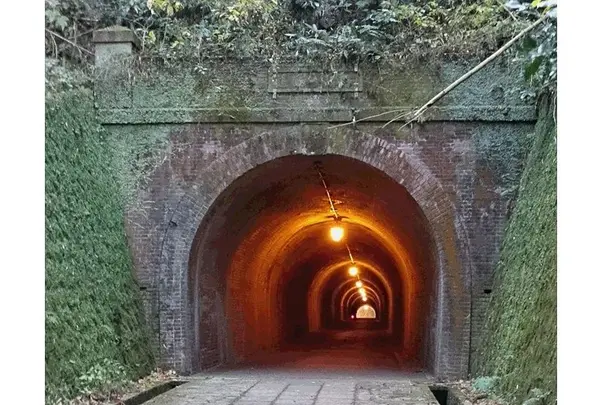 国登録文化財「明治宇津ノ谷隧道」