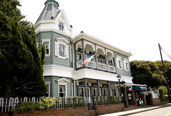 山手十番館