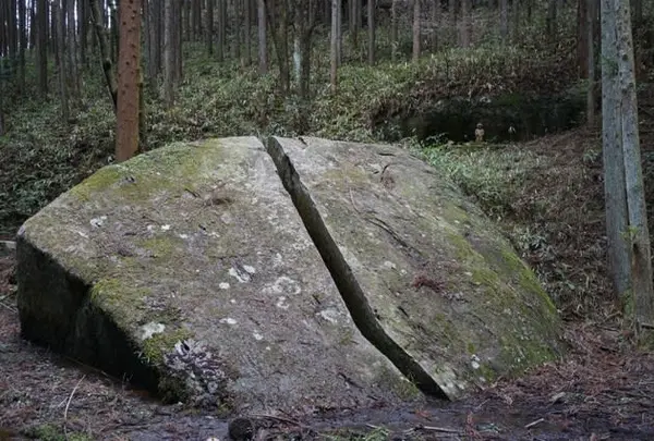 天乃石立神社