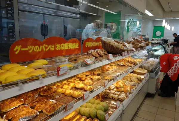 焼きたてパンも