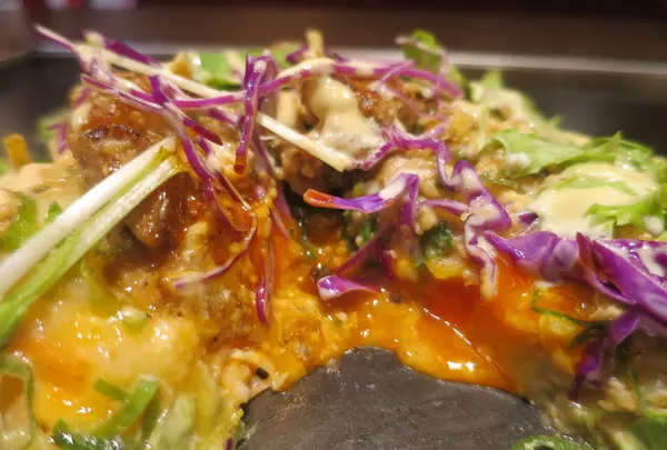 和の調味料に京素材。とろけでる卵がオレンジ色！