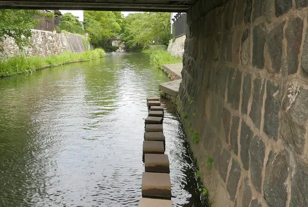 橋の下も渡れます